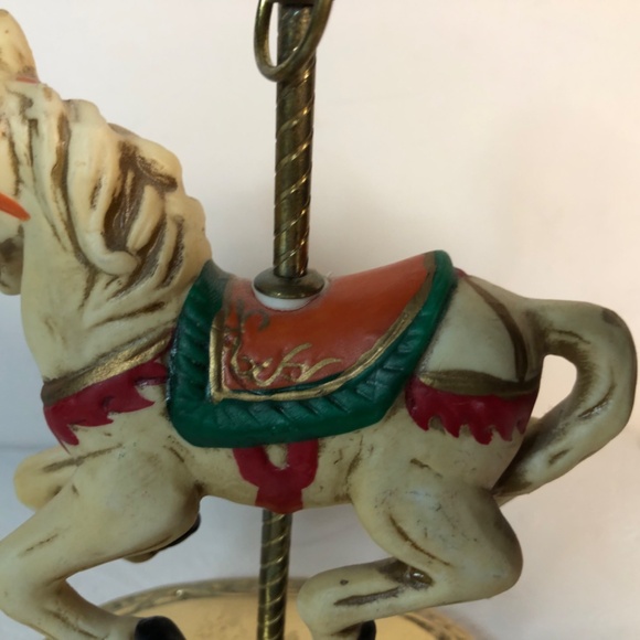 Vintage 6” Porcelain carousel horse with brass base - Picture 4 of 10